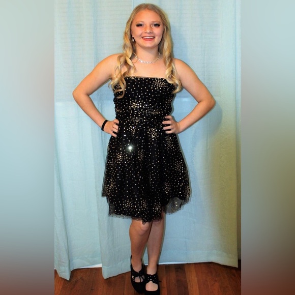 ✳️ Forever 21 Little Black Dress with Gold Sparkles ~ Size Small ~ Like New ✳️ - Picture 2 of 5